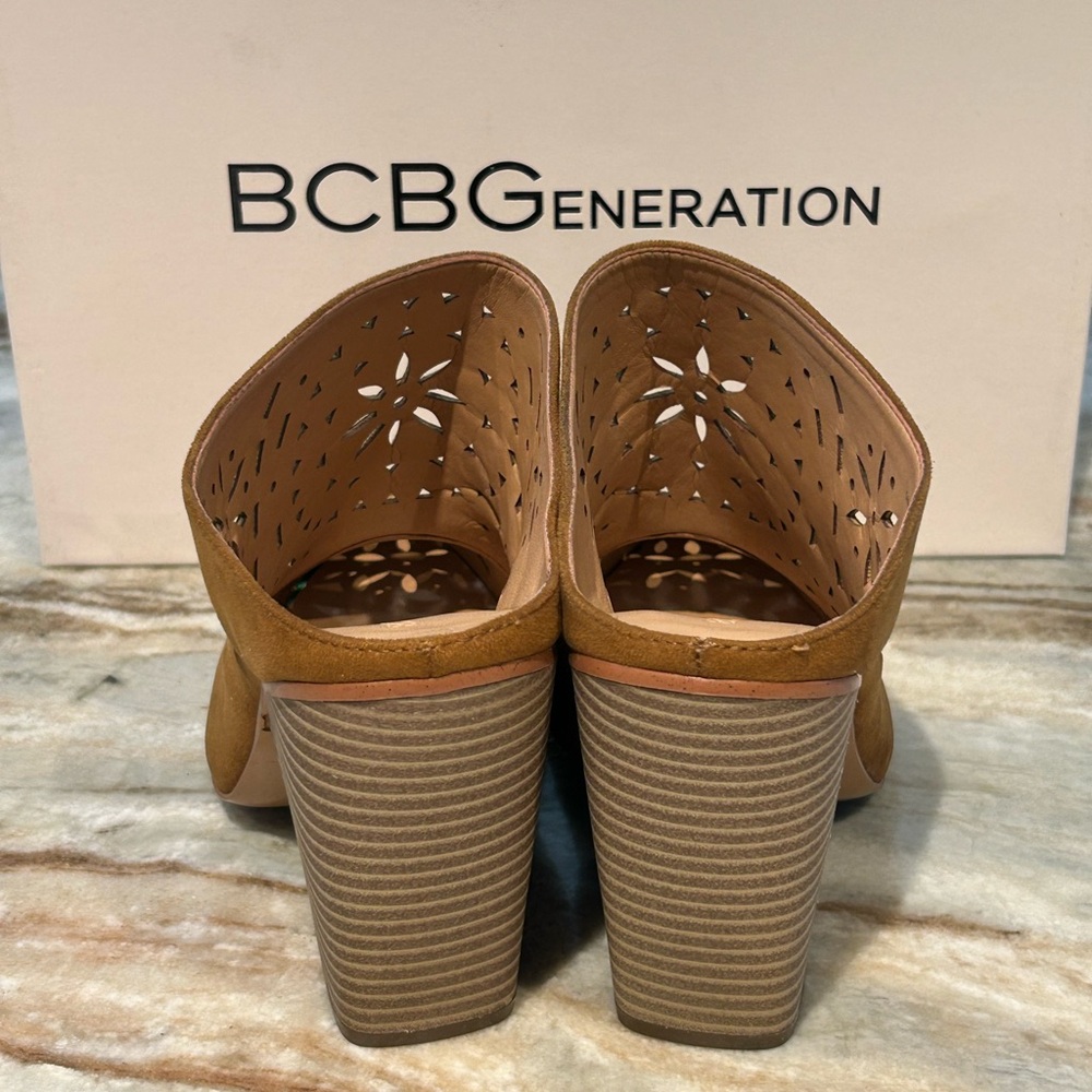 NIB ~ BCBG CARMEN LASERCUT MULES sz 10 - Picture 8 of 13